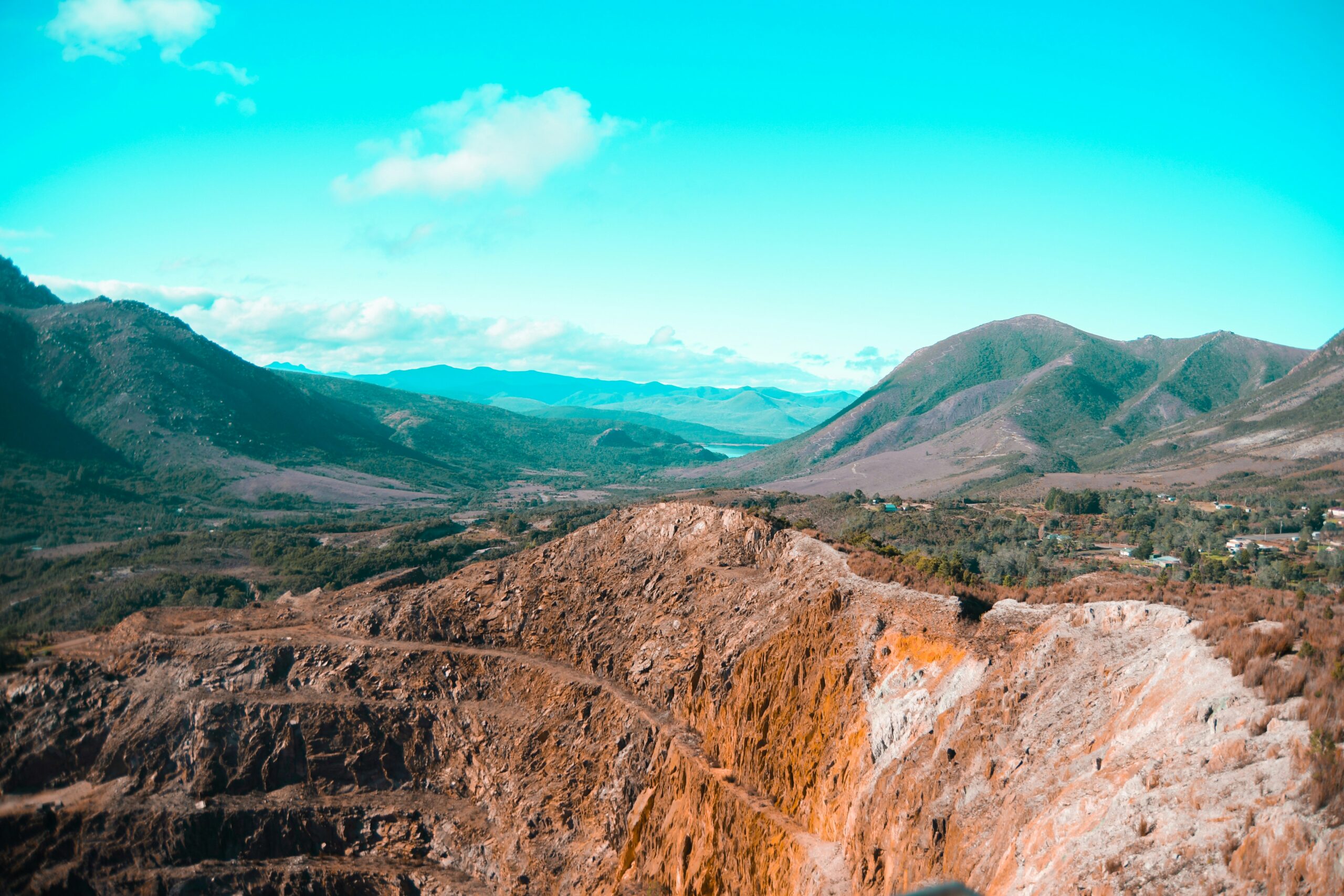 Dossier sur la vie en mines et les offres d'emplois dans le secteur minier.