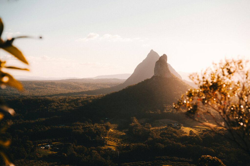 Visiter et se rendre aux Glass House Mountains dans le Queensland.